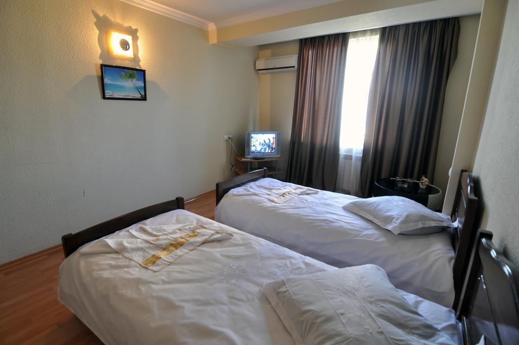 Sun Rise Hotel Τυφλίδα Δωμάτιο φωτογραφία