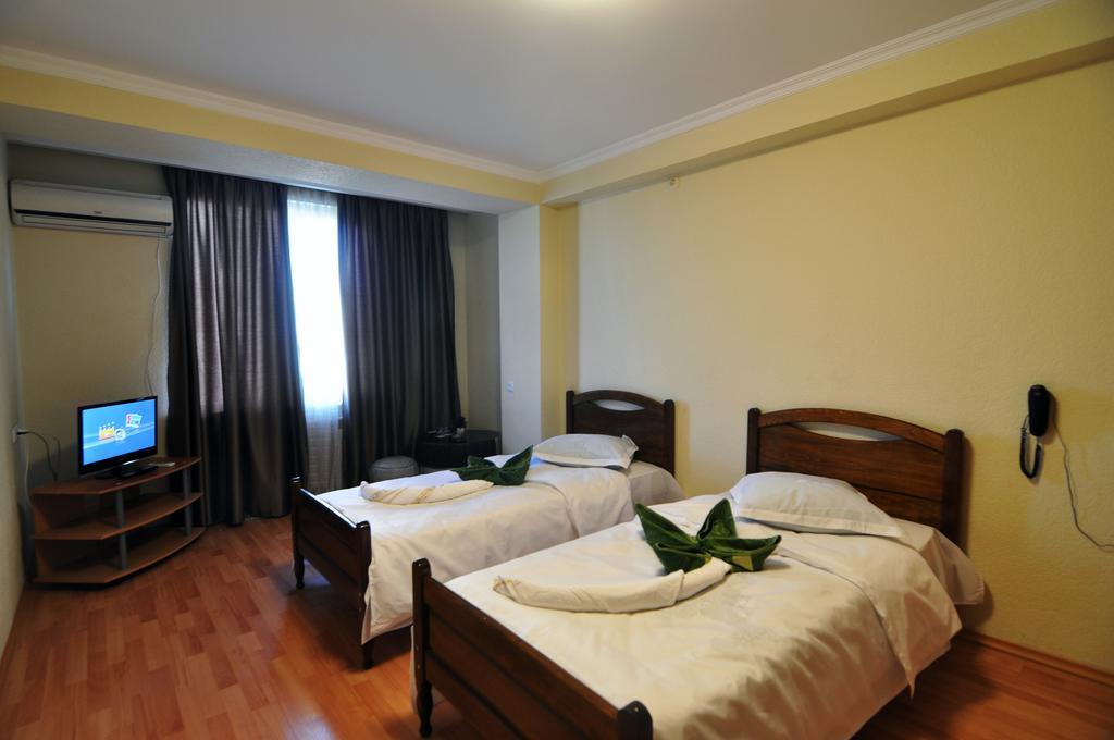 Sun Rise Hotel Τυφλίδα Δωμάτιο φωτογραφία