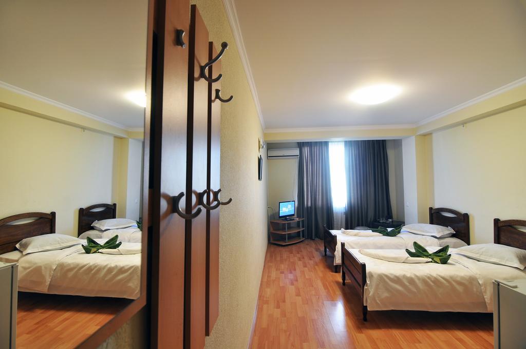 Sun Rise Hotel Τυφλίδα Δωμάτιο φωτογραφία