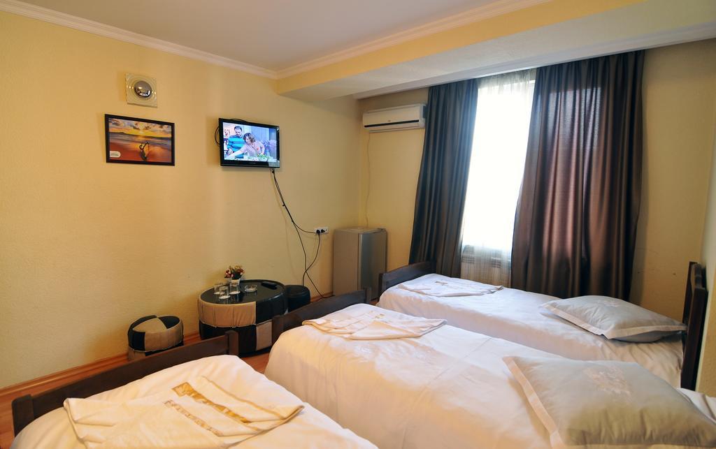Sun Rise Hotel Τυφλίδα Δωμάτιο φωτογραφία